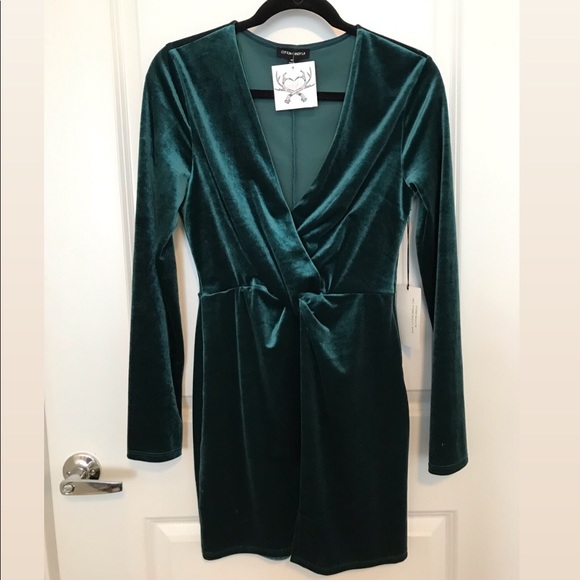 Green Velvet Dress NWT Perfect Condition! - Picture 3 of 3